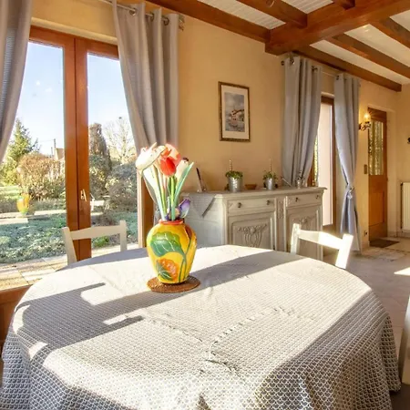Les Colchiques Holiday home Racines